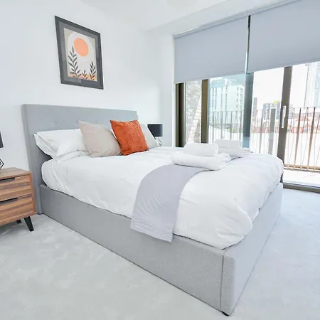 Central Manchester Contemporary 2 Bed Apartment-3