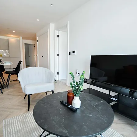 Central Manchester Contemporary 2 Bed Apartment-2